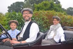 Familie-Skoeld-im-20ziger-Stil